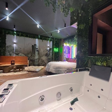 Bed and Breakfast Jungle Au Centre De Marrakech Avec Jacuzzi ! Marrakesch Exterior foto